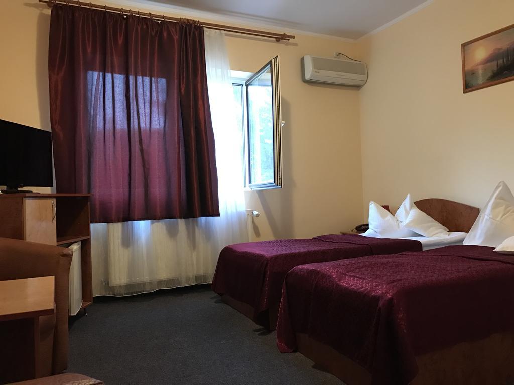 Hotel Cardinal ซาตูมาเร ภายนอก รูปภาพ