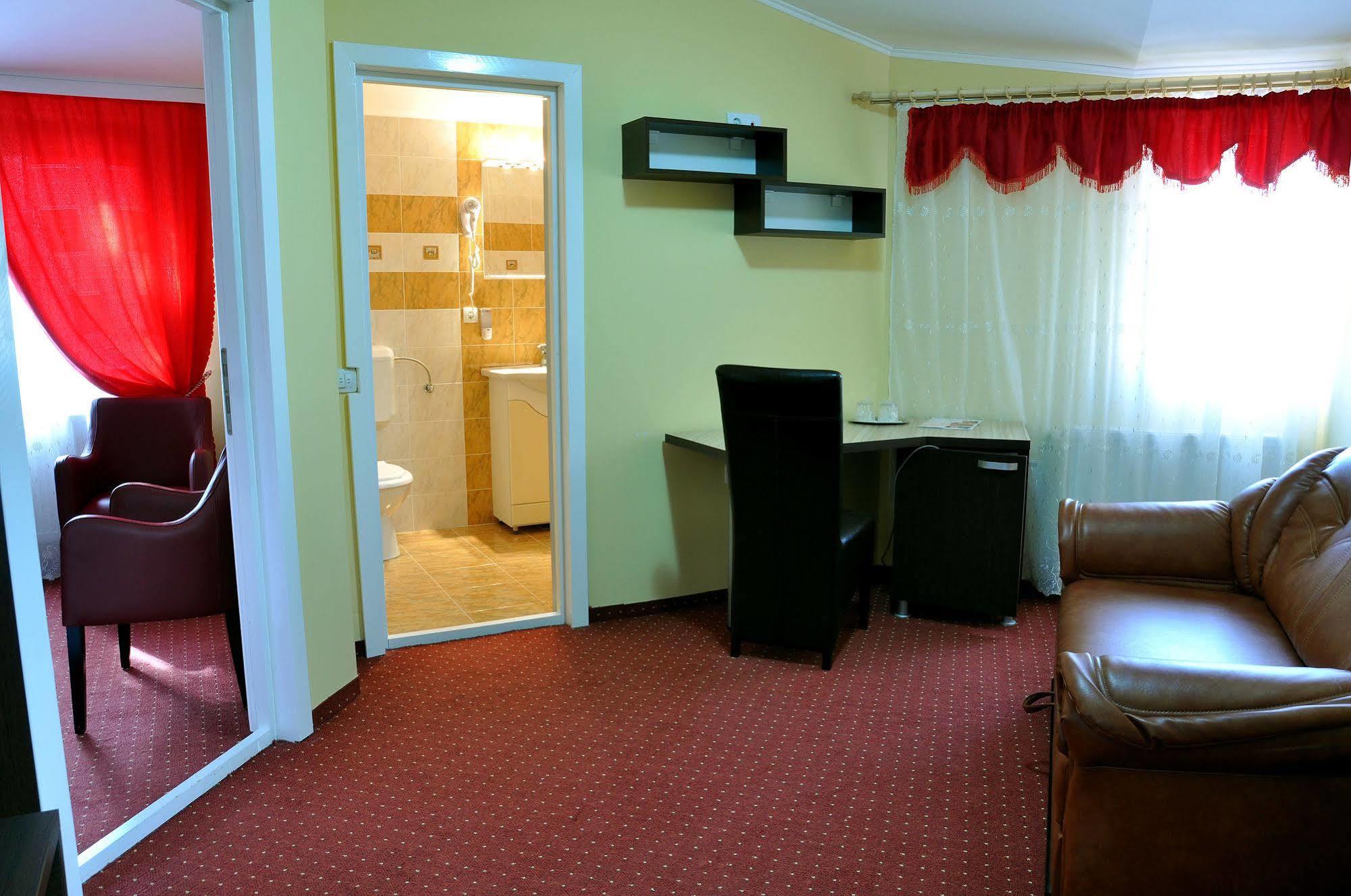 Hotel Cardinal ซาตูมาเร ภายนอก รูปภาพ