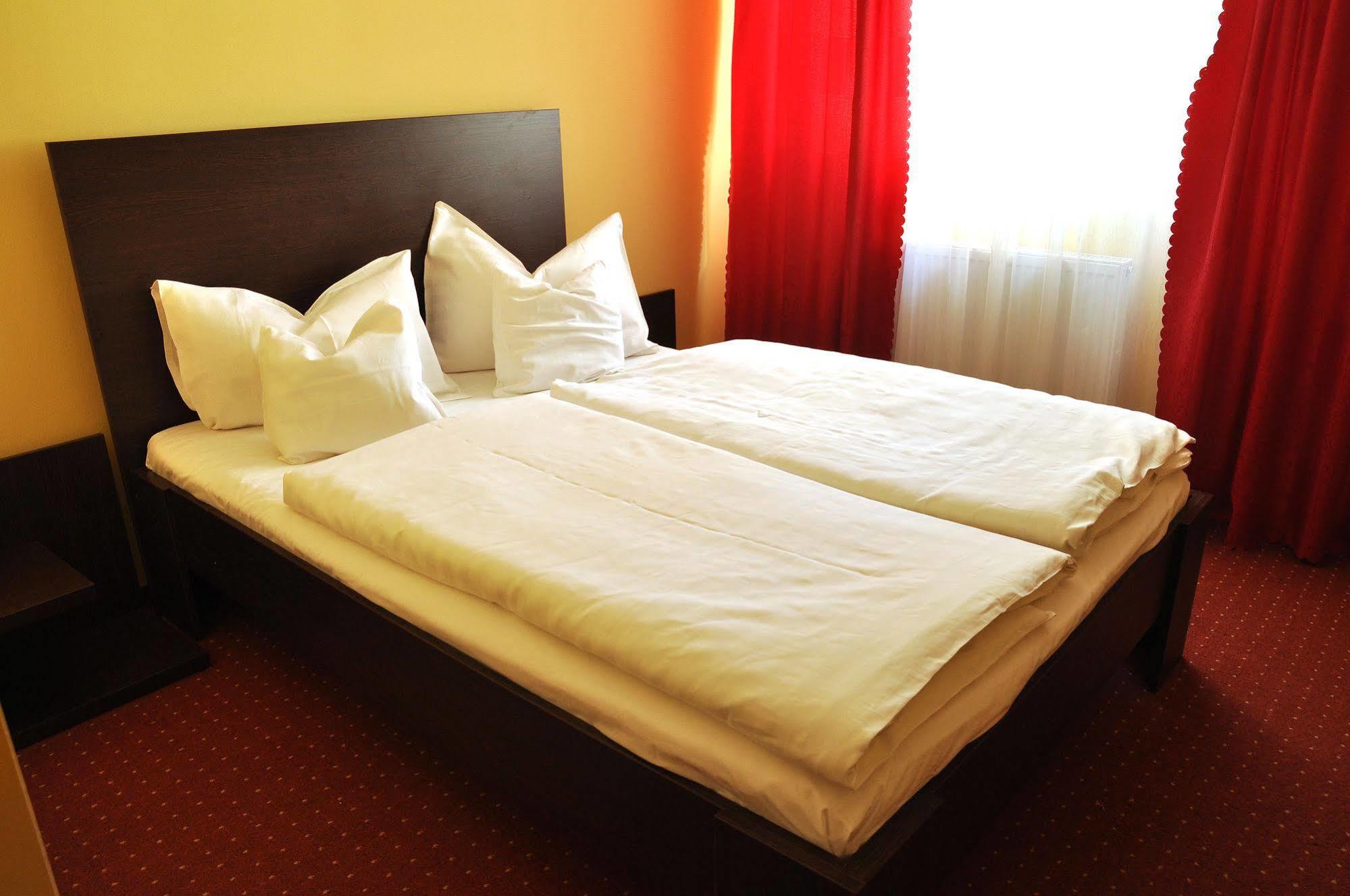 Hotel Cardinal ซาตูมาเร ภายนอก รูปภาพ