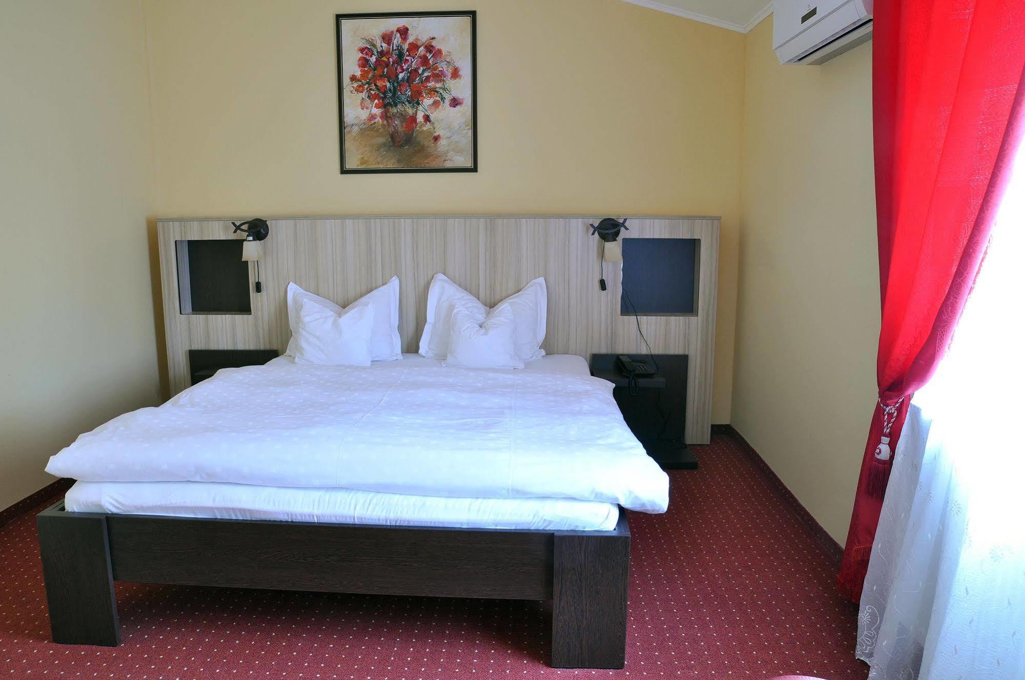 Hotel Cardinal ซาตูมาเร ภายนอก รูปภาพ