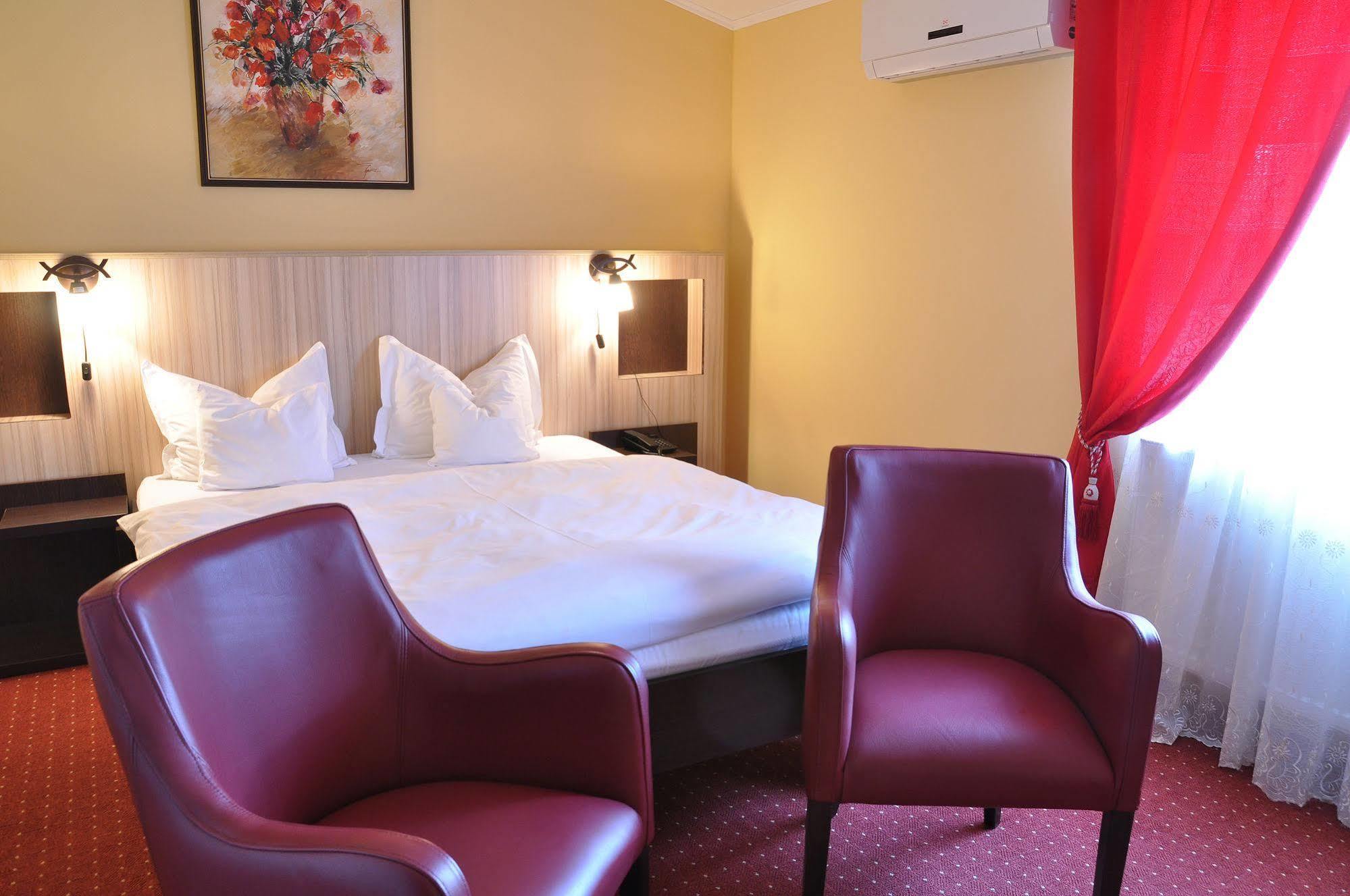 Hotel Cardinal ซาตูมาเร ภายนอก รูปภาพ