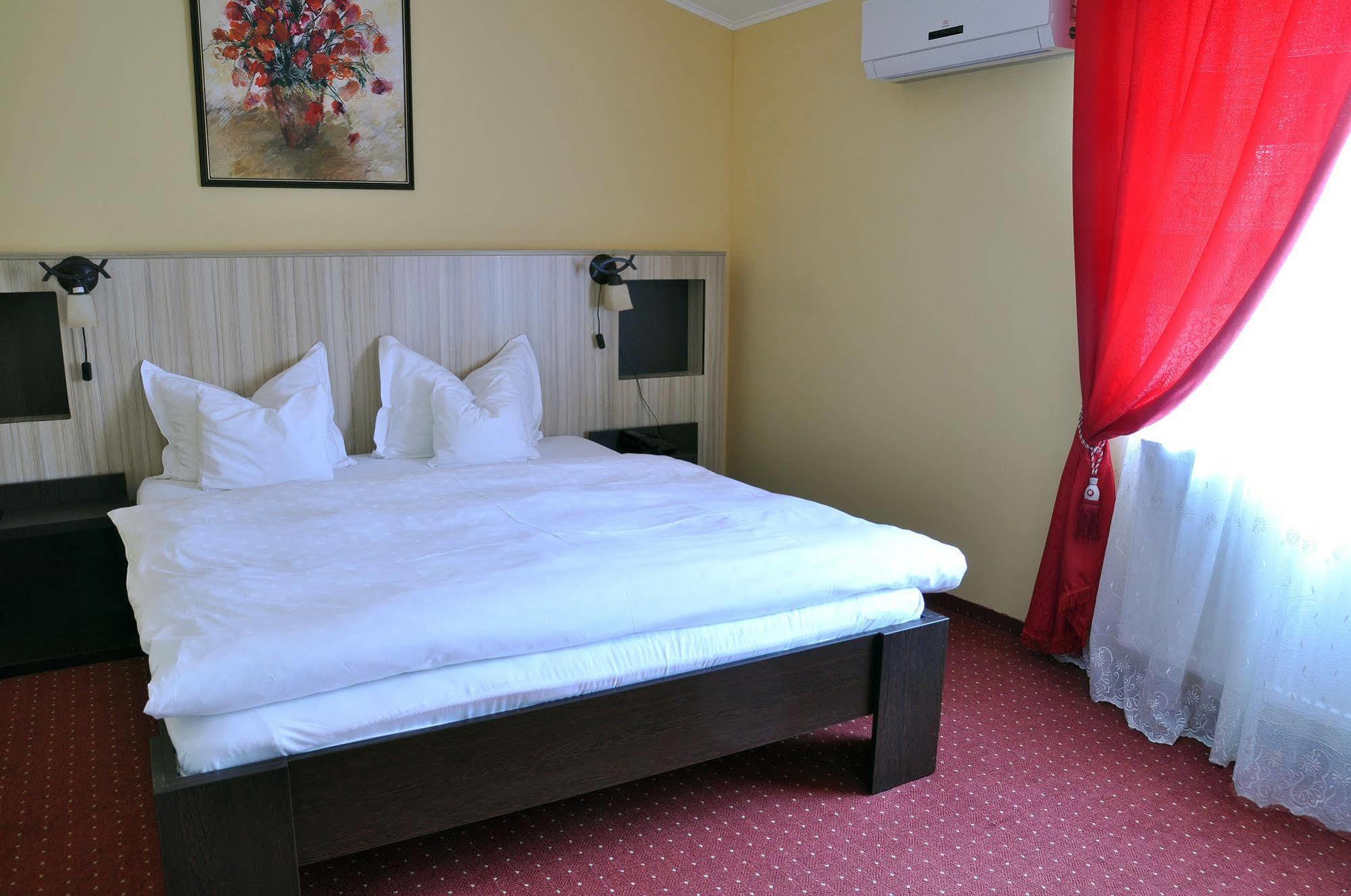 Hotel Cardinal ซาตูมาเร ภายนอก รูปภาพ